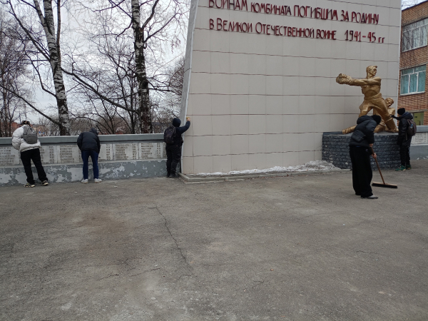 &quot;Поклонимся великим тем годам&quot;