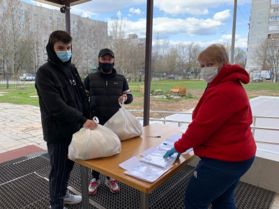 Выдача продуктовых наборов