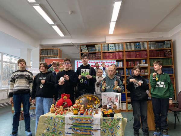 От матрёшки до фарфора: студенты Щёлковского колледжа погрузились в мир народного искусства!