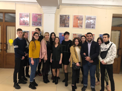 Просмотр спектакля &laquo;Город N и его жители&raquo; в Центральном Дворце культуры