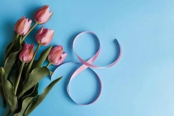 Дорогие преподаватели, студентки и сотрудницы колледжа!